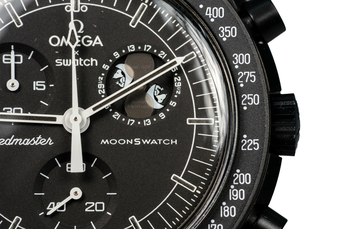 Swatch X Omega Bioceramic Moonswatch Mission to Moonphase Snoopy — photo 3